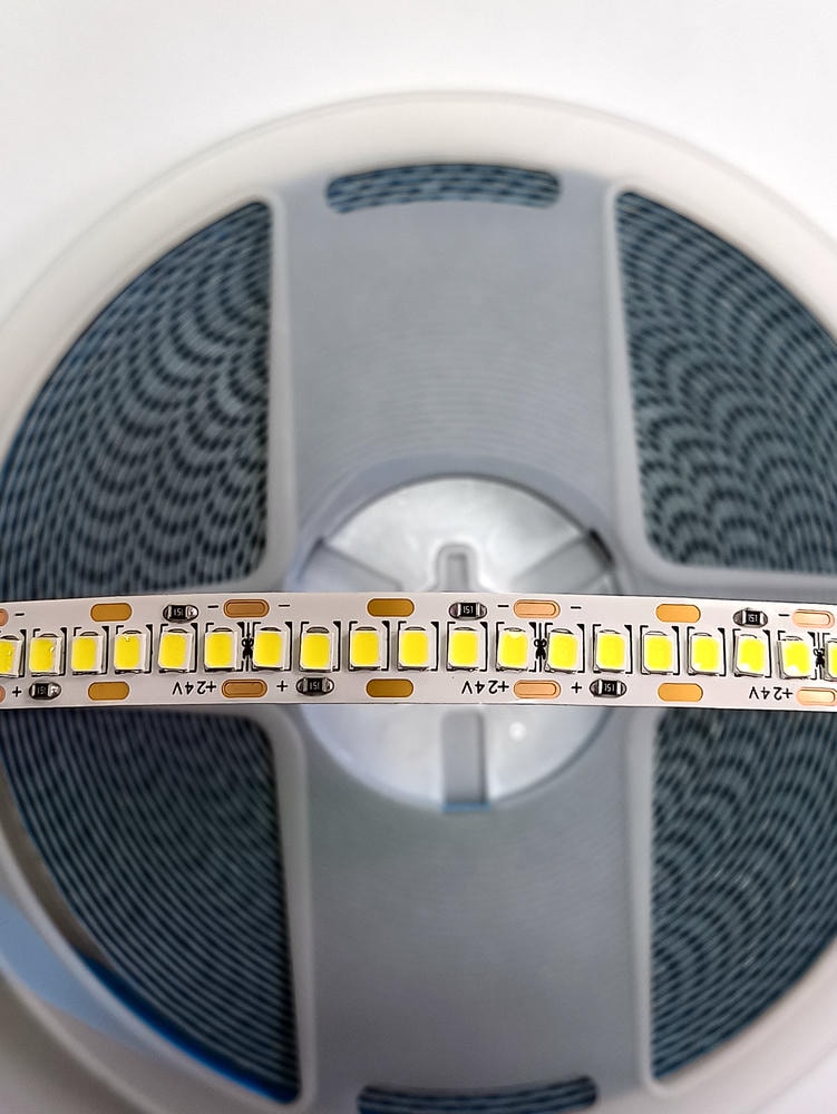 نواری ۲۴۰ تراکم ۲۴ ولت مهتابی برند Ly (1) نواری ۲۴۰ تراکم ۲۴ ولت مهتابی برند Ly - تصویر 1